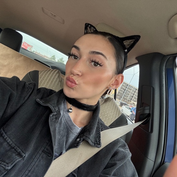 Meet your Posher, Mara - Picture 1 of 1